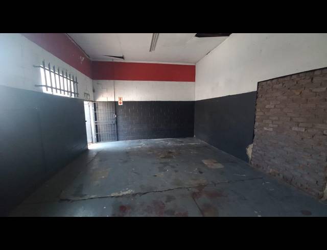 60M² WAREHOUSE TO LET IN CITY WEST